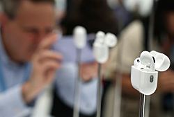 Apple подключит функцию синхронного перевода в наушниках