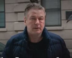 Вышел трейлер фильма «Ржавчина». На его съемках Алек Болдуин случайно застрелил оператора Галину Хатчинс