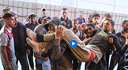 Израильские войска открыли огонь по палестинцам, направлявшимся к месту раздачи продовольствия: 32 человека убиты