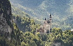 Баварские сказочные замки и французские мегалиты Карнака - в числе новых объектов Всемирного наследия ЮНЕСКО