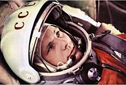 Гагарин при полете в космос всего лишь лежал.