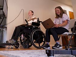 Мозговой имплант с искусственным интеллектом вернул женщине голос спустя 18 лет