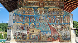 Золотые мозаики и гигантские фрески: 4 церкви, которые стоит посетить в Европе в этом году