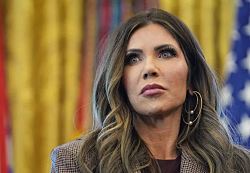 Министерство внутренней безопасности рекомендует включить в список стран, подлежащих запрету на поездки, как минимум 10 новых стран после стрельбы в Вашингтоне.