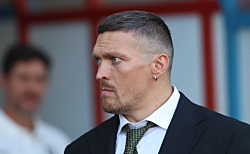 Украинский боксер Усик отказался от титула чемпиона WBO