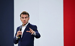 Макрон опроверг, что предупредил Зеленского о предательстве США