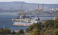 Цена российской нефти упала до минимума за 2,5 года