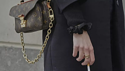 Франция, сделавшая сигарету культом, вводит запрет на курение на свежем воздухе