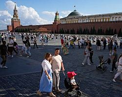 Путин сталкивается с угрозой сокращения и старения населения России.