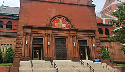 Житель Нью-Джерси, арестованный у собора Святого Матфея, нападал на католиков и судей Верховного суда.