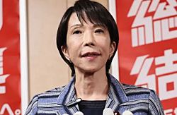 первой женщиной-премьером Японии становится Санаэ Такаити