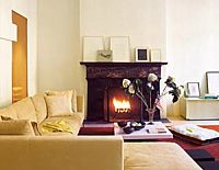 Планировка гостиной с камином