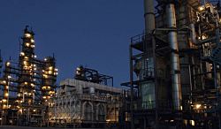 Из-за беспилотников у «Роснефти» частично остановился крупнейший НПЗ, снабжающий Москву