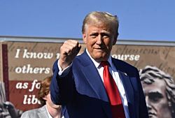 Судья отклонил дело о вымогательстве в Джорджии против Трампа по закону RICO