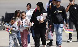 США хотят запретить въезд туристам из России, Беларуси и ряда других стран - New York Times