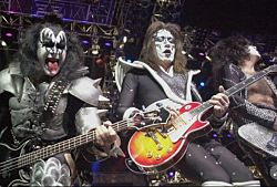 Основатель KISS Эйс Фрейли скончался в возрасте 74 лет