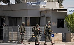 Жертвами теракта на КПП Алленби стали двое израильтян. 