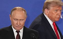 Ай, Моська! знать, она сильна, Что лает на Слона!