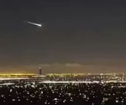  Ночью 16 апреля 2025 года жители Мехико стали свидетелями необычного явления в небе. Метеорит неожиданно изменил свою траекторию и взорвался в воздухе.