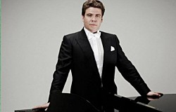 В Греции отменили выступление прокремлёвского пианиста Дениса Мацуева — об этом в соцсети Facebook сообщил Афинский государственный оркестр. 