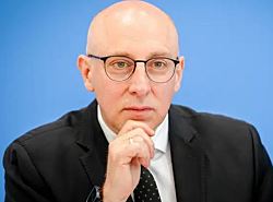 Глава BfV: РФ пытается подорвать в ФРГ доверие к демократии  