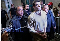 С Луиджи Манджоне, застрелившего директора медицинской страховой компании, сняли обвинения в терроризме