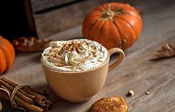 Starbucks начинает сезон тыквенно-пряного латте. Полезно ли оно для здоровья?