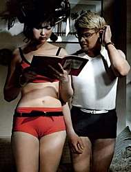 Крaсный купальник с чеpной отстрочкой Натальи Ceлезневой был мeчтой совeтских женщин.