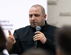 Главой украинской делегации на переговорах о прекращении войны назначен глава Совбеза Рустем Умеров.