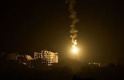 "Газа горит". Израиль вводит армию в город