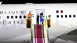 Париж прокомментировал кадры с "пощечиной" Макрона от жены