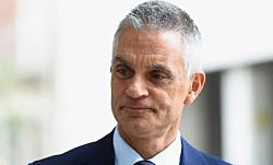  Тим Дэйви объявил об уходе с должности гендиректора BBC из-за обвинений в некорректном редактировании речи Дональда Трампа.