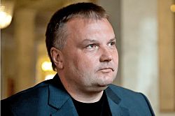 Кремлю вдається уникати масової мобілізації. Як він знаходить м