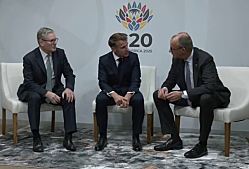 Европейские лидеры отвергли мирный план Трампа по Украине, назвав его "всего лишь проектом".