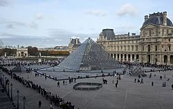   подозреваемый в ограблении Лувра задержан В парижском аэропорту  