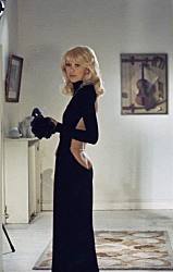 "Высокий блондин в черном ботинке".