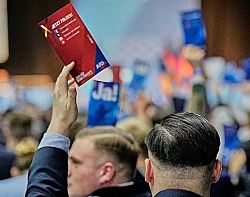 Речь в стиле Гитлера: на съезде молодежной организации АдГ в первый же день произошел скандал