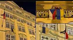 Новый председатель парламента Чехии Томио Окамура распорядился убрать украинский флаг со здания парламента в Праге, чем вызвал политический скандал.