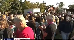 Сотрудники иммиграционной и таможенной полиции (ICE) были заблокированы 10 автомобилями и открыли оборонительный огонь