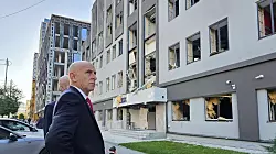 Британский министр вживую увидел последствия атаки РФ на здании British Council в Киеве