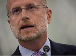 Председатель Федеральной комиссии по связи (FCC) начинает расследование в отношении BBC, NPR и PBS