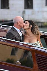 Основатель Amazon Джефф Безос и бывшая телеведущая Лорен Санчес сыграли «свадьбу века» в Венеции