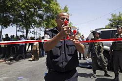 Офицер израильской полиции получил ранения в результате наезда автомобиля в районе Хеврона